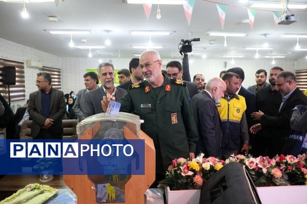 برگزاری آیین استانی «جشن نیکوکاری» در دبیرستان شاهد فاطمیه اهواز