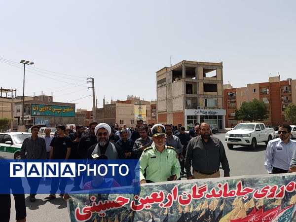 برگزاری پیاده‌روی جاماندگان اربعین حسینی در دهگلان با حضور پرشور مردم