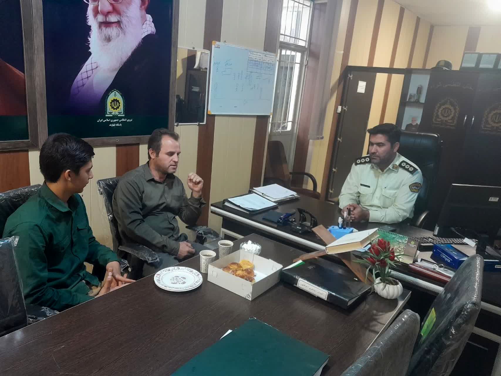  مربیان کانون پرورش فکری در قهاوند هفته دفاع مقدس را به مدافعان امنیت تبریک گفتند