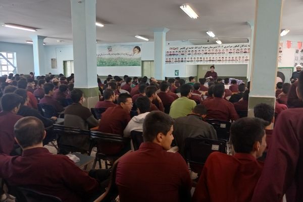 جشن ستارگان و تجلیل از پذیرفته شدگان کنکور ۱۴۰۴ دبیرستان نمونه آیت‌الله خامنه‌ای 