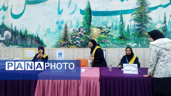 انتخابات شورای دانش آموزی دبیرستان شاهد تکتم ناحیه۳