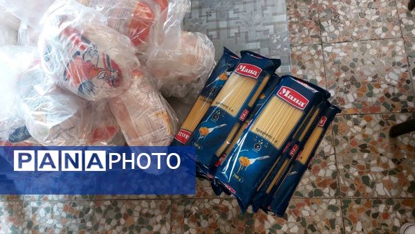 اهدای پک‌های شب یلدا به دانش‌آموزان کم برخوردار دبستان المهدی ناحیه یک کرج