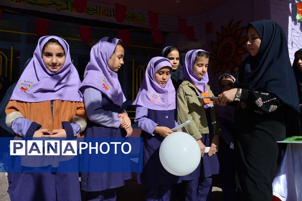 جشن میلاد حضرت زینب(س) با حضور مادر پرستار در دبستان علویان بهارستاندو