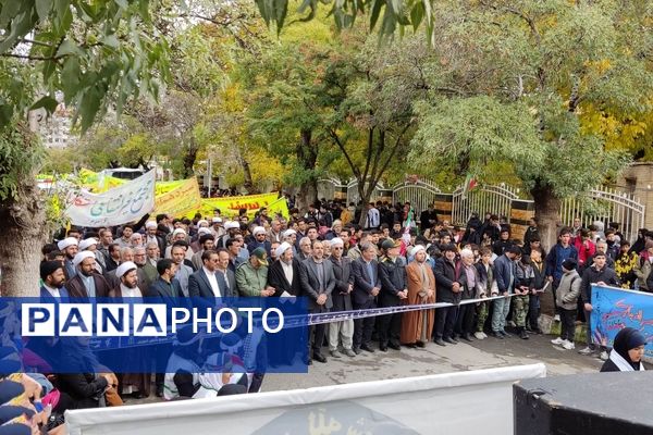 حضور پرشور دانش‌آموزان و مردم بیجار در راهپیمایی ۱۳ آبان