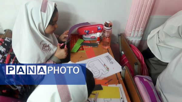 نقاشی دانش‌آموزان دبستان ارمغان هستی ناحیه سه کرج به مناسبت روز استاندارد