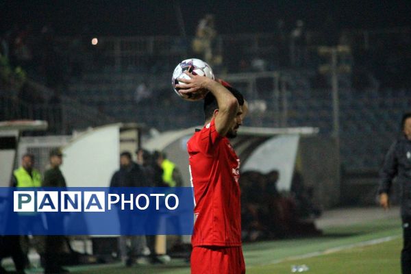 برد شیرین تراکتور در خانه مقابل چادرملو 