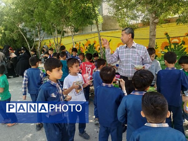 برگزاری بازارچه درون مدرسه‌ای در دبستان مبین شیروان