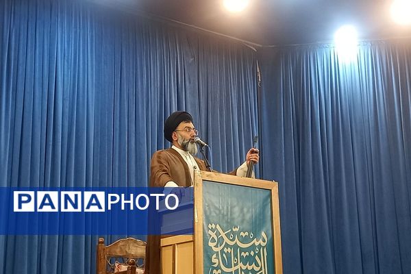 تقدیر از برگزیدگان پویش دانش‌آموزی در نماز جمعه باشکوه پیشوا