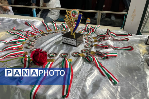 تجلیل از خیرخانه تکواندو آباده و اهدا مدال به تکواندوکاران مسابقات استانی