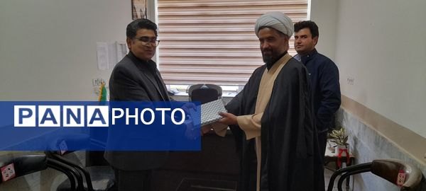 مسابقه طناب کشی و تیراندازی با تفنگ بادی در زاوه