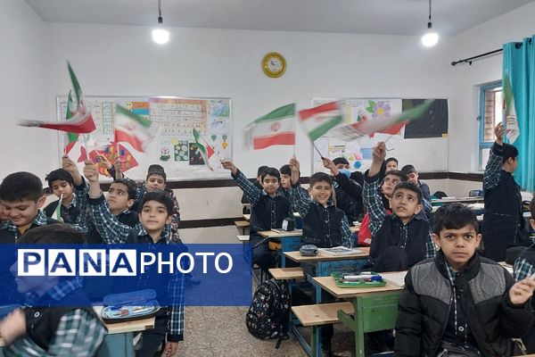 حضور پرشور دانش‌آموزان مدارس ناحیه 2 شهرری در جشن پیروزی مردم غزه 