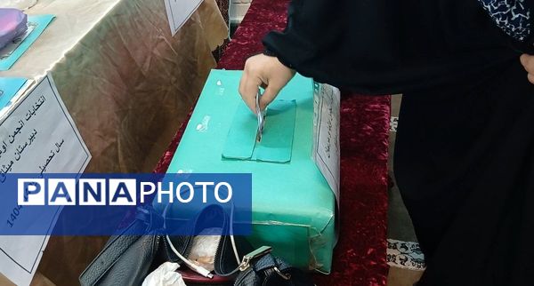 اولین جلسه اولیا و مربیان همراه با انتخابات انجمن اولیا و مربیان در دبیرستان دخترانه میثاق