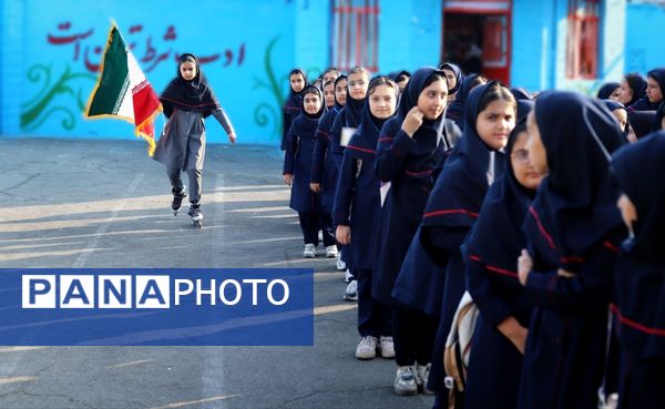 صبحگاهی غرق در علم و شادمانی در آموزشگاه جمهوری اسلامی ناحیه یک شهرستان بهارستان 