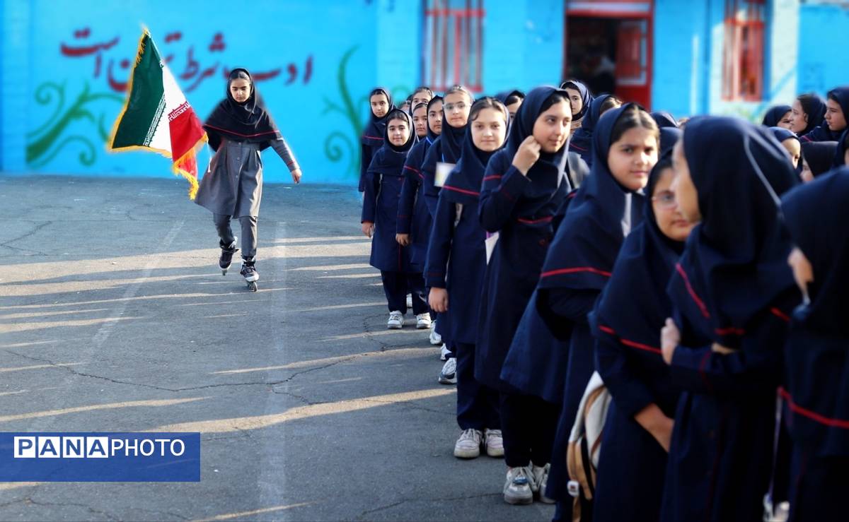 صبحگاهی غرق در علم و شادمانی در آموزشگاه جمهوری اسلامی ناحیه یک شهرستان بهارستان 
