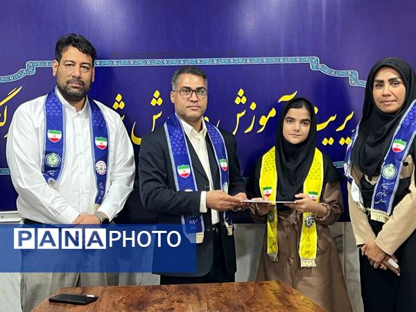 مراسم تجلیل از دانش‌آموز خبرنگاران بندرلنگه