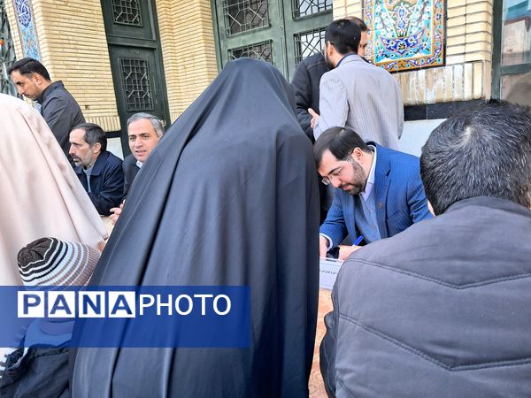 برپایی میز خدمت در نمازجمعه ملارد؛ حل سریع مشکلات مردم در حاشیه نمازجمعه