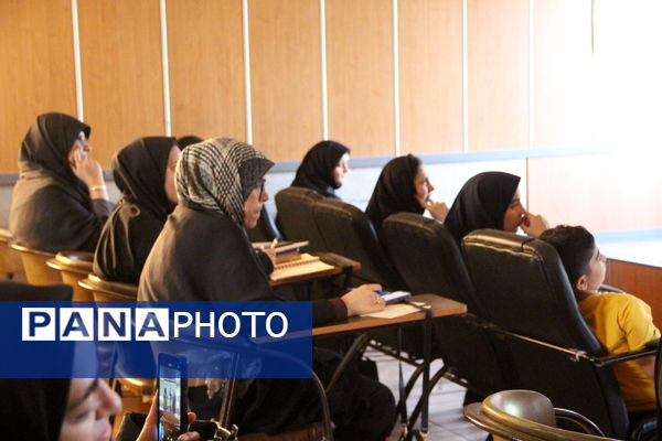 دوره توانمند سازی سرگروه های اجتماعات یادگیری 