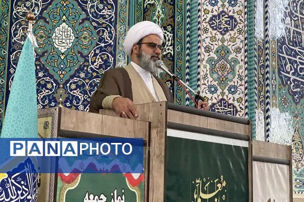 فرهنگیان شهرستان ملارد با حضور خود در نمازجمعه این هفته یاد شهید رجایی را گرامی داشتند 