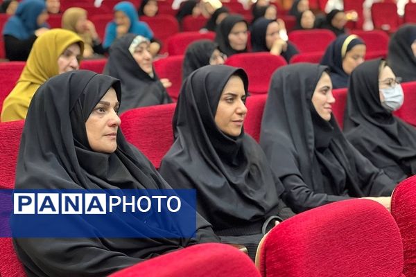 همایش بزرگ تجلیل از معلمان برتر و سرآمد در رودهن 