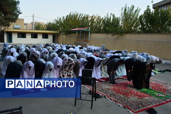 نماز باران، همخوانی زمین و آسمان در دبیرستان ولایت بهارستان‌دو