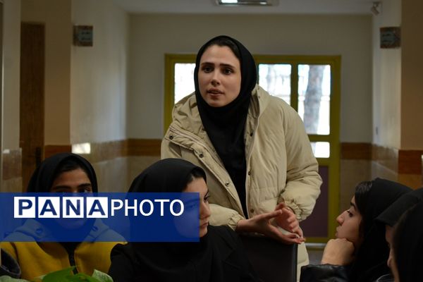 برای اولین‌بار؛ برگزاری کافه ۵۷ در دبیرستان‌ نمونه دولتی ولایت بهارستان‌دو