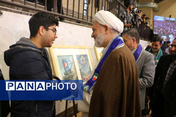 برپایی نمایشگاه تابلو نقاشی‌ دانش‌آموزان قمی با موضوع فلسطین و غزه