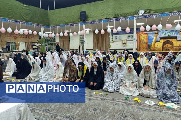 اعتکاف دانش‌آموزی رباط‌کریم با پرچم‌گردانی حضرت ابوالفضل(ع)