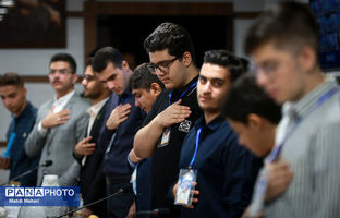 قرائت سوگندنامه توسط نمایندگان مجلس دانش‌آموزی دوازدهم