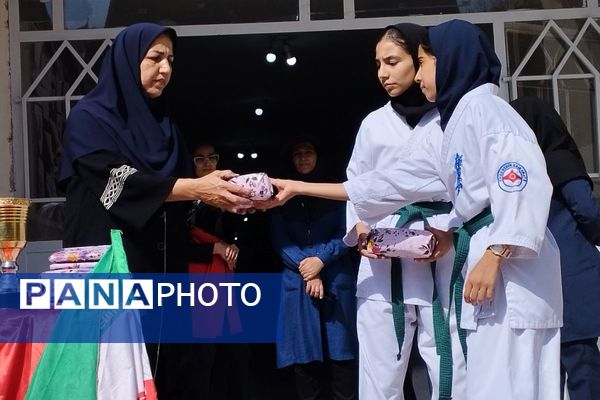 برگزاری المپیاد ورزشی درون‌مدرسه‌ای در مدرسه یاس‌نبی،فتح در بهارستان‌دو