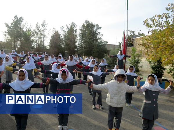 نشاط و شادابی دانش‌آموزان در مدرسه شهید هاشمی‌نژاد خاتم
