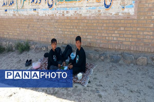 برگزاری اردوی درون مدرسه‌ای در مدرسه شهید معتمدی گزکوه