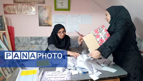 تمرین مردم سالاری در دبستان لطیفه، دانش‌آموزان پای صندوق‌های رأی رفتند
