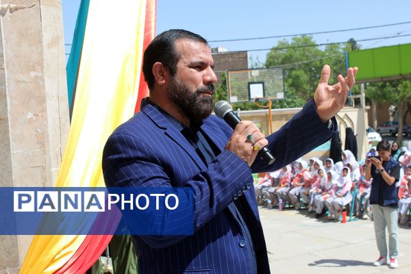نواختن زنگ سپاس معلم در دبستان دخترانه شاهد نرگس