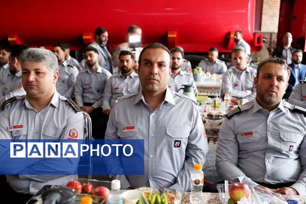 مراسم تجلیل از آتش نشانان فداکار شهر کهریزک و آیین رونمایی از خودروهای لجستیک و عملیاتی سازمان آتش نشانی و خدمات ایمنی شهرداری کهریزک