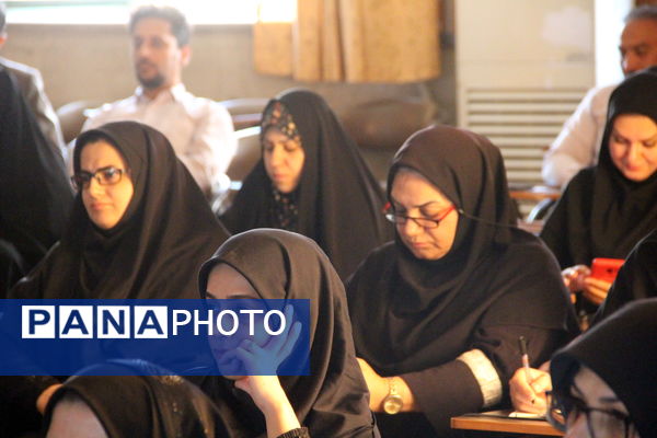 دوره توانمند سازی سرگروه های اجتماعات یادگیری 