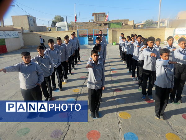 صبحگاهی شاد و پرنشاط در مدارس خاتم