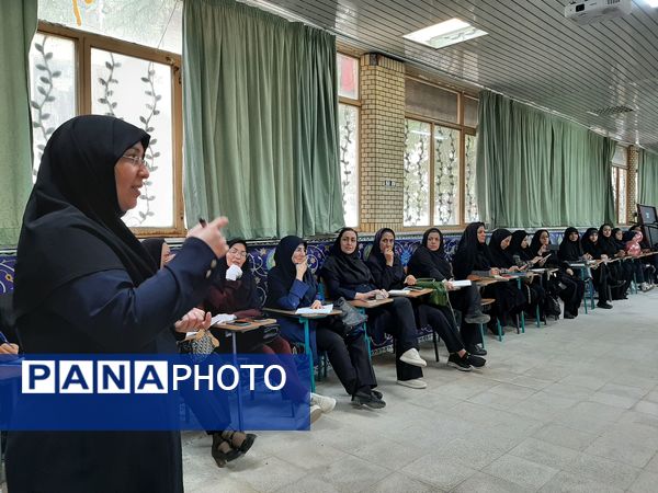 اختتامیه دوره ارتقاء مهارت‌های رابطان مشاوره نواحی هفت‌گانه مشهد و تبادکان