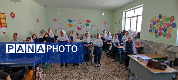 جشن خودکار پایه چهارم مدرسه شهید خاقانی در شهرستان شیروان