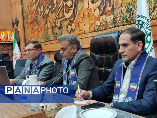 نشست هم‌اندیشی مسئولان سازمان دانش‌آموزی استان فارس روز دوم