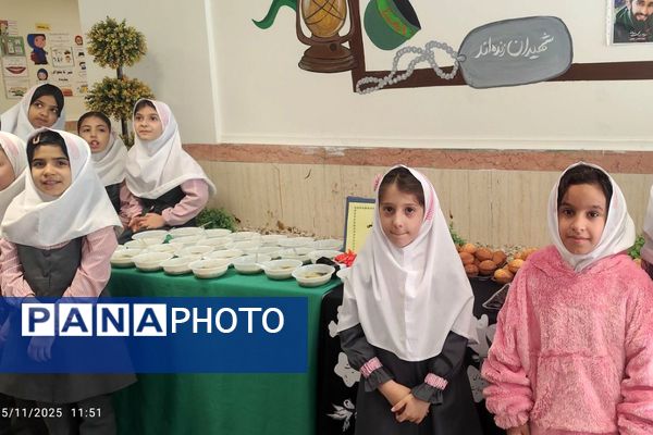 برپایی ایستگاه صلواتی و سفره حضرت فاطمه زهرا (س) در دبستان بنت‌الهدی فیروزکوه