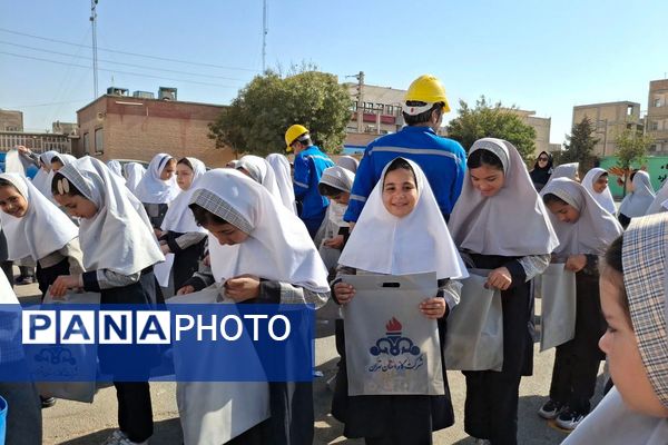 همیاران گاز در دبستان توفیق شهرستان رباطکریم