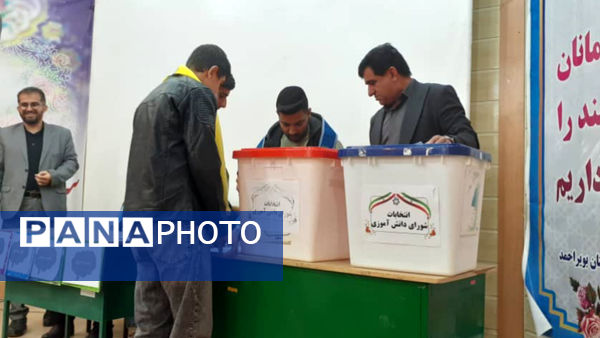 گردهمایی منتخبین شوراهای دانش‌آموزی بویراحمد در یاسوج