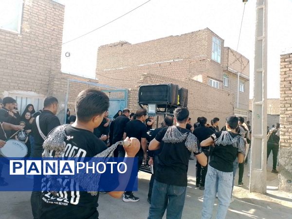 عزاداری هیئت زنجیر زنی روستای نقاب در روز تاسوعای حسینی