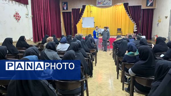 برگزاری کارگاه آموزشی مربیان پیشتاز در محل کانون فضیلت شهرستان نجف آباد 