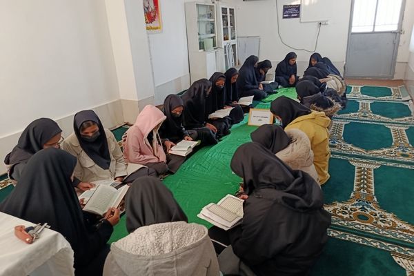 محفل انس با قرآن در مدرسه گلشاد روستای کاهه