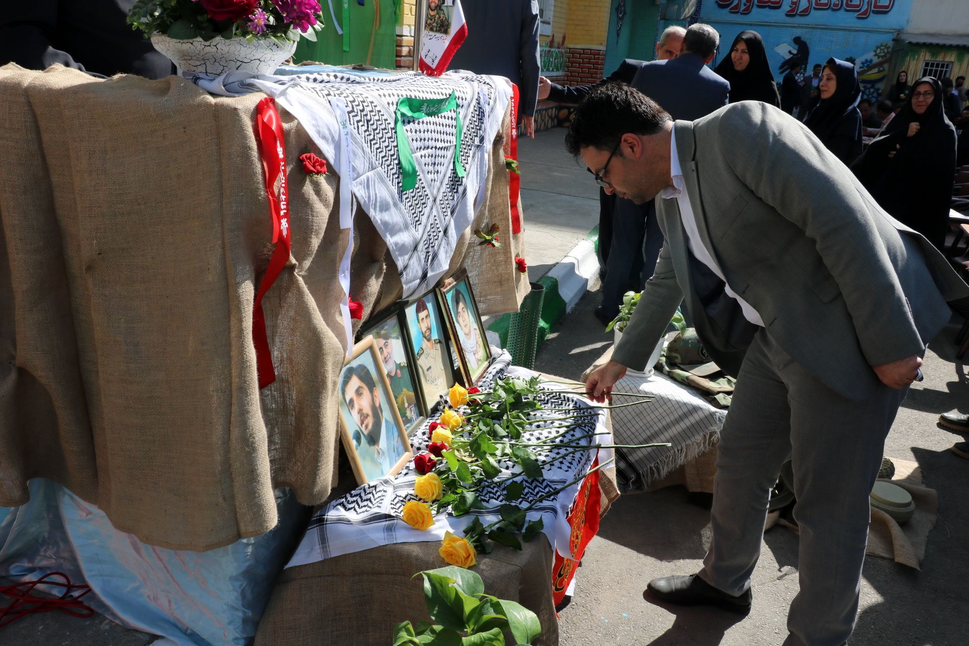 آیین بازگشایی مدارس و نواختن زنگ مهر ایثار و شهادت در ناحیه ۶ مشهد 