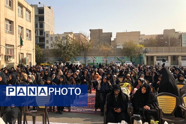 جشن روز مادر در دبیرستان دخترانه عاشورا ناحیه دو شهرری 