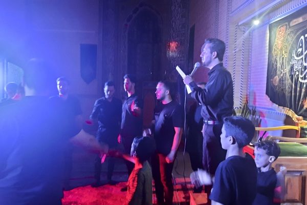 مراسم سینه‌زنی در شب هفتم شهادت امام حسین (ع)