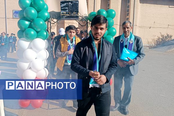 آیین بدرقه دانش آموزان منتخب به عمره دانش‌آموزی از هشت استان کشور در کرمانشاه