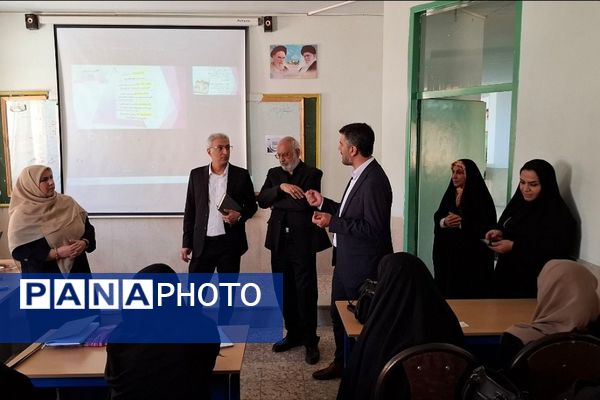 برگزاری کارگاه‌های «طرح توانا» و تجلیل از سرگروه‌های اجتماعات یادگیری در ناحیه یک شهرری